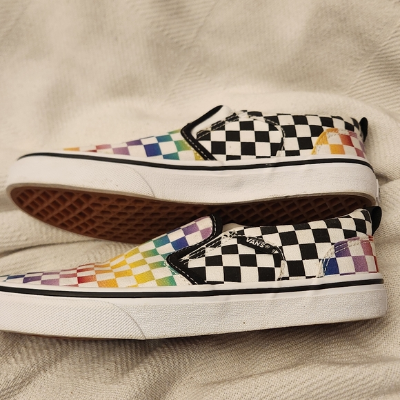 VANS Checkered Classic Slip-ons - Picture 4 of 8
